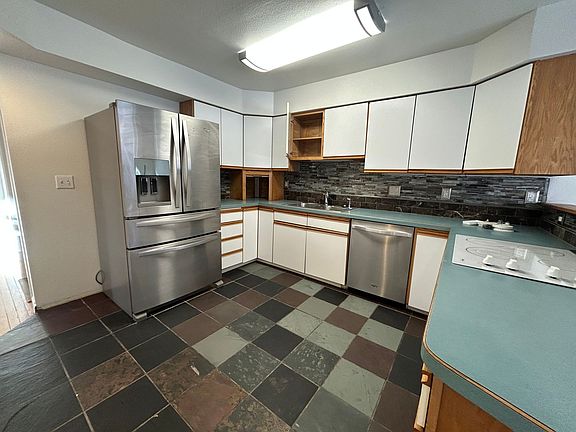 4th image of 163 Carlyle Way