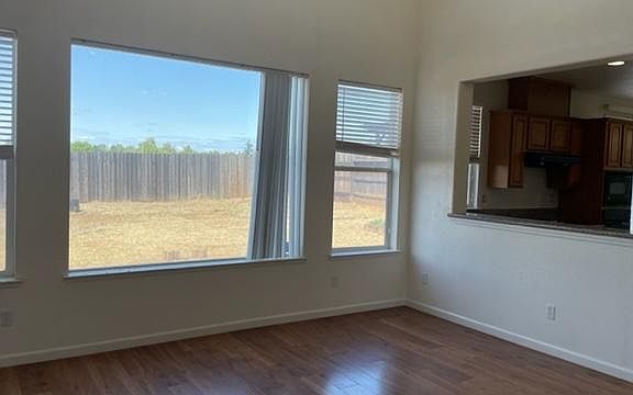 4th image of 10083 Mission Hills Dr