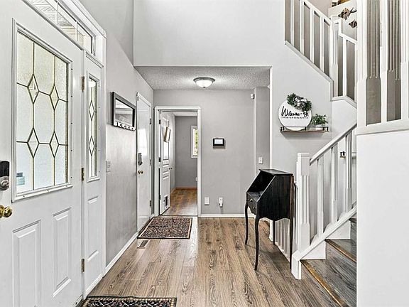4th image of 184 E Cove Cres