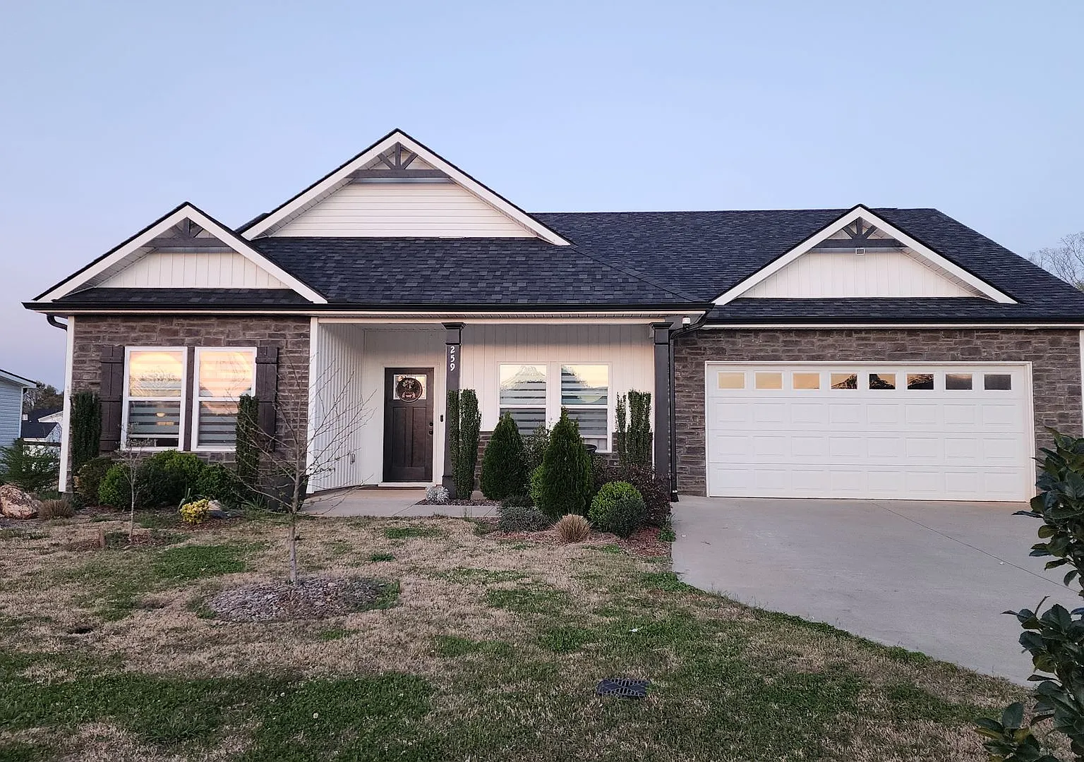 Beautifully maintained home — Photo 1