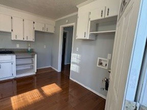 2nd image of 3 A Lora Ln