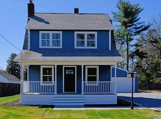 505 10th Ave, East Northport, NY 11731