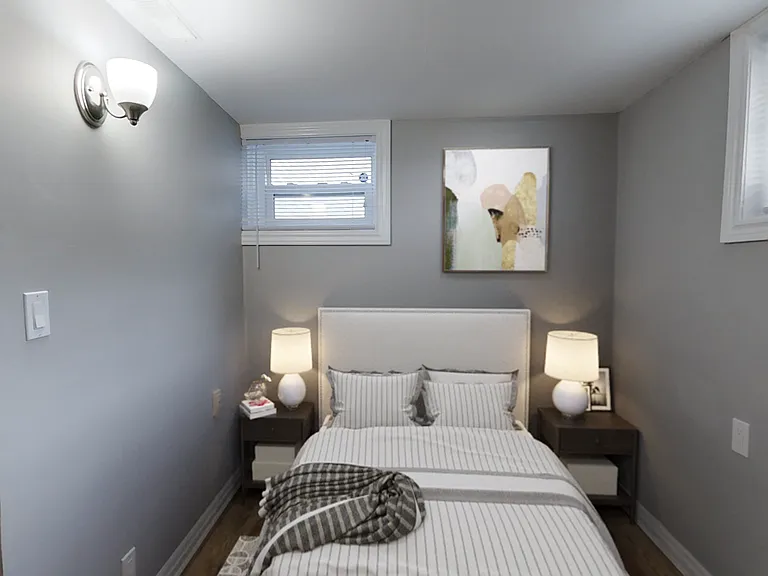 2 Howard Cres #2 — Photo 9
