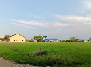 1 Newberry Dr, Linn Valley, KS 66040