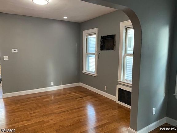 3rd image of 54 Rutgers St