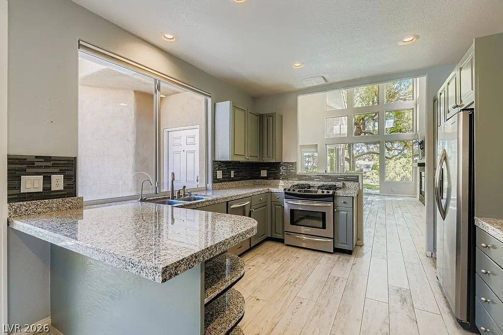 3 bed, 2.5 bath, 1734 sqft, $2,700 — Photo 3