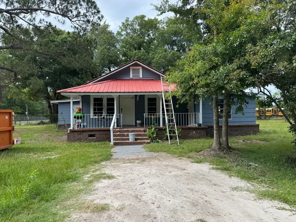 124 Charlton St, Nahunta, GA 31553