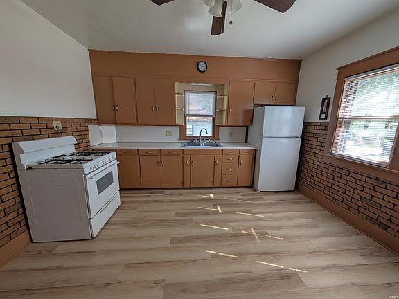 5th image of 801 W Lincoln Ave