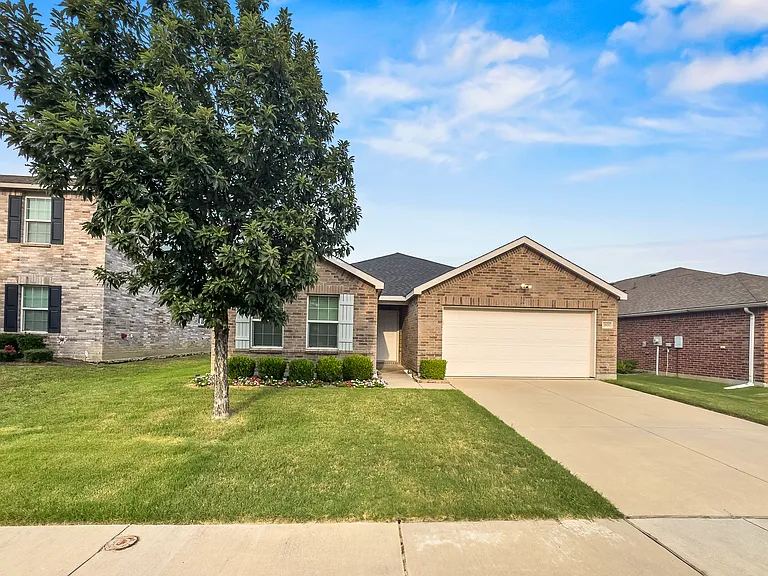 1809 Christopher Creek Dr — Photo 3