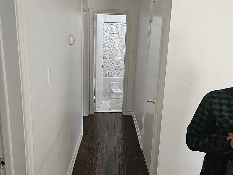 3242 Lawrence Ave E — Photo 2