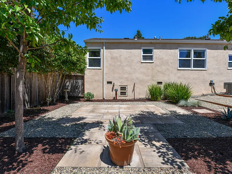 1415 Meek Ave — Photo 33