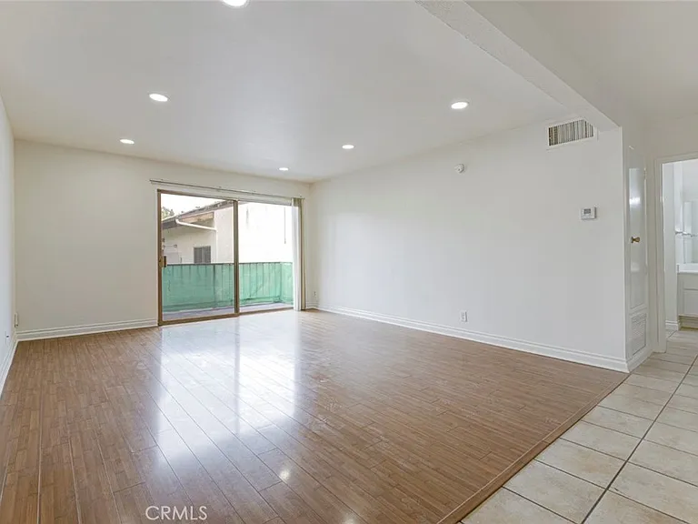 5460 White Oak Ave #K301 — Photo 3