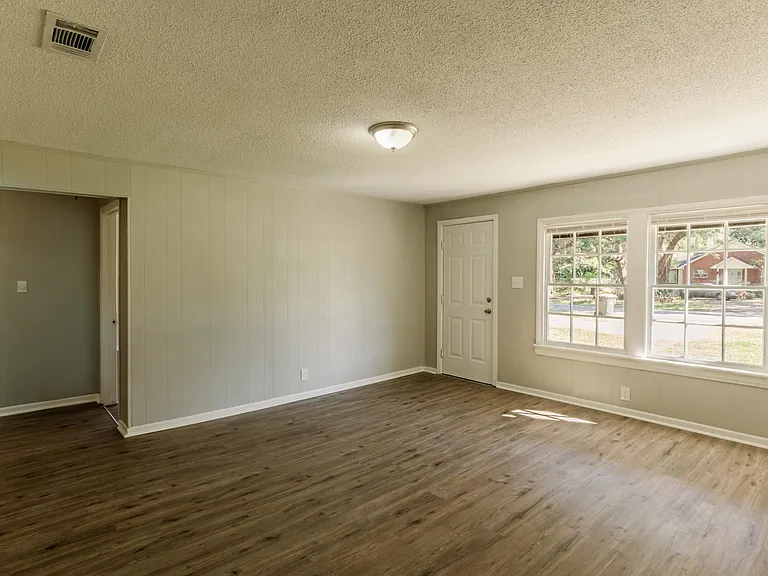 503 Armstrong Ave — Photo 13