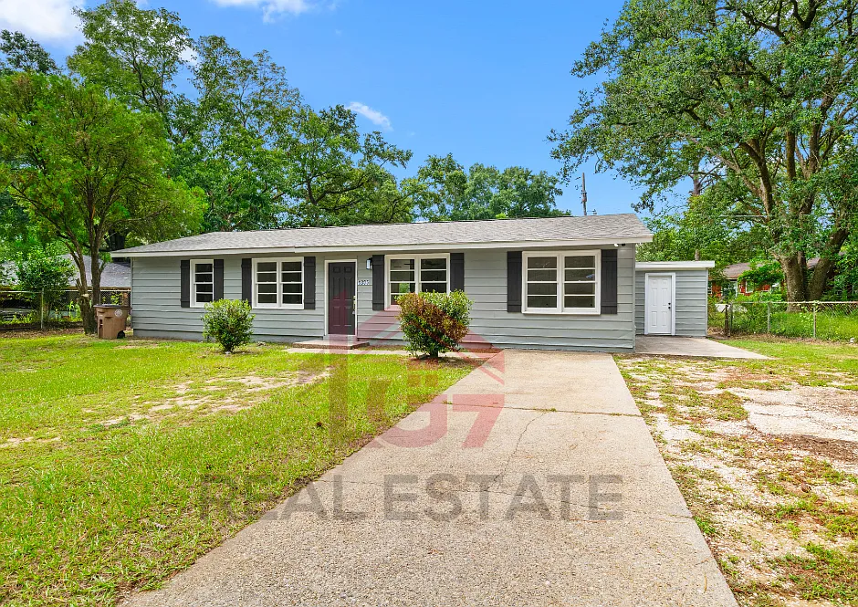 4 bed, 1.0 bath, 1377 sqft, $1,600 — Photo 2