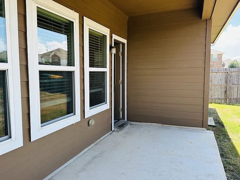 8907 Ladbroke Grv — Photo 21