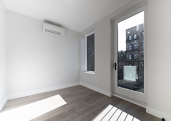 5th image of 727 De Kalb Ave #1R