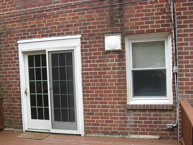 1090 Taylor Dr — Photo 11