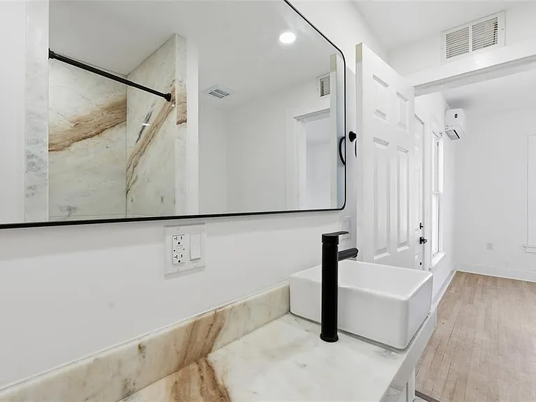 326 6th Ave N #101 — Photo 11