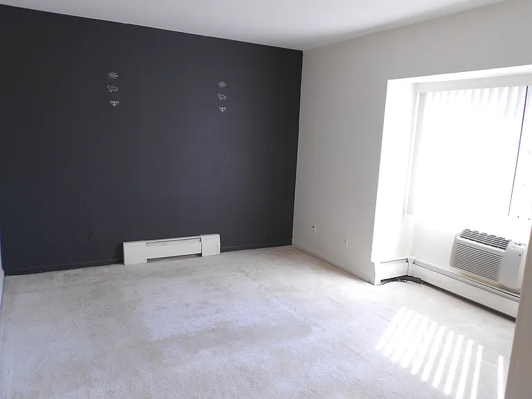 2 Elmwood Park Dr #512 — Photo 4