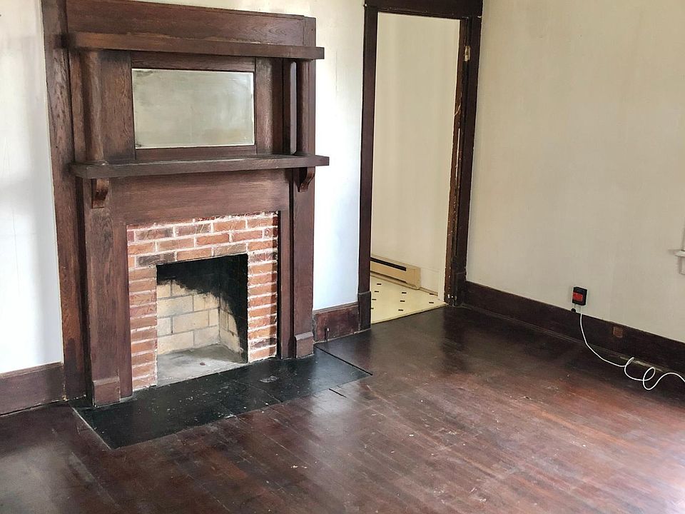 1st image of 423 W Poplar St #1