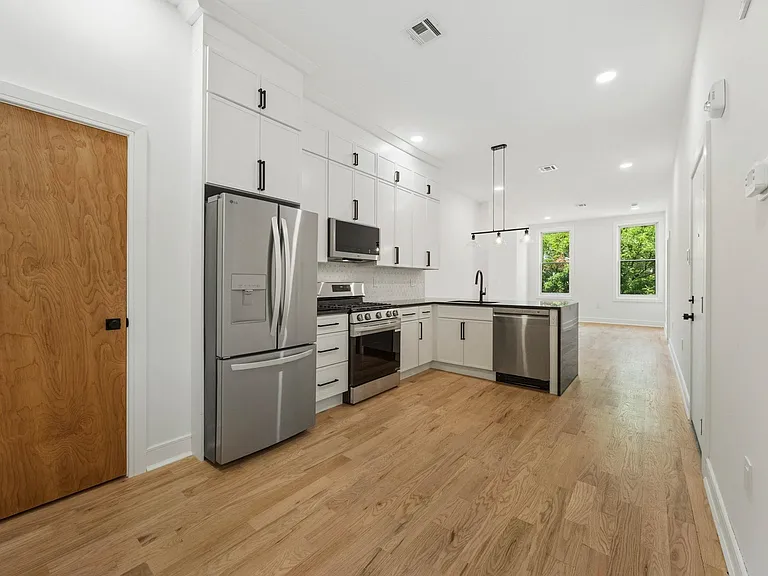 525 Washington St #1 — Photo 2