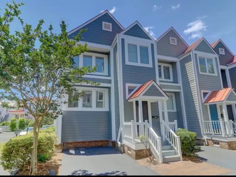 22 Ascot Aly — Photo 1