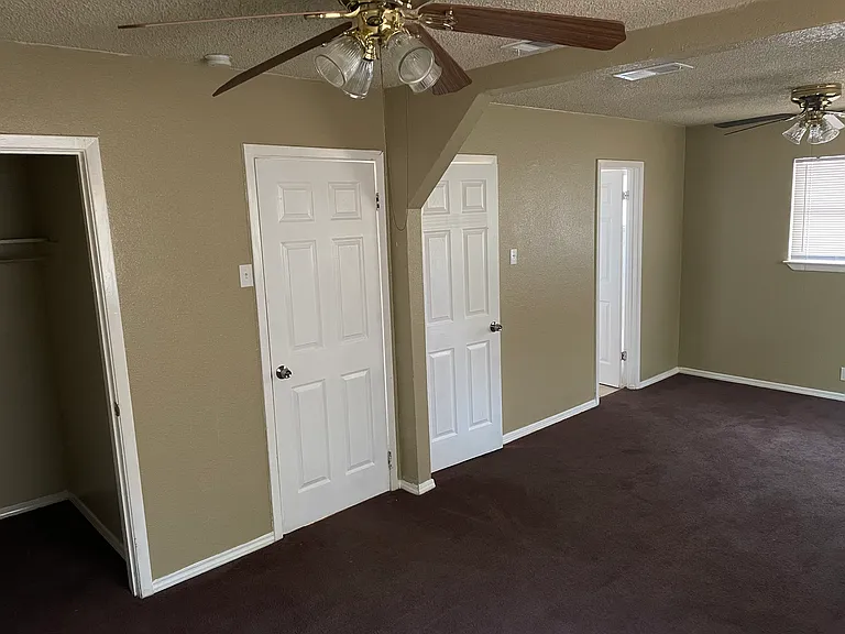 Big Master Bed Room