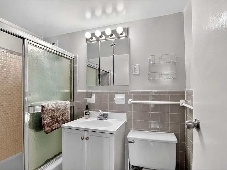 10401 Grosvenor Pl #808 — Photo 11