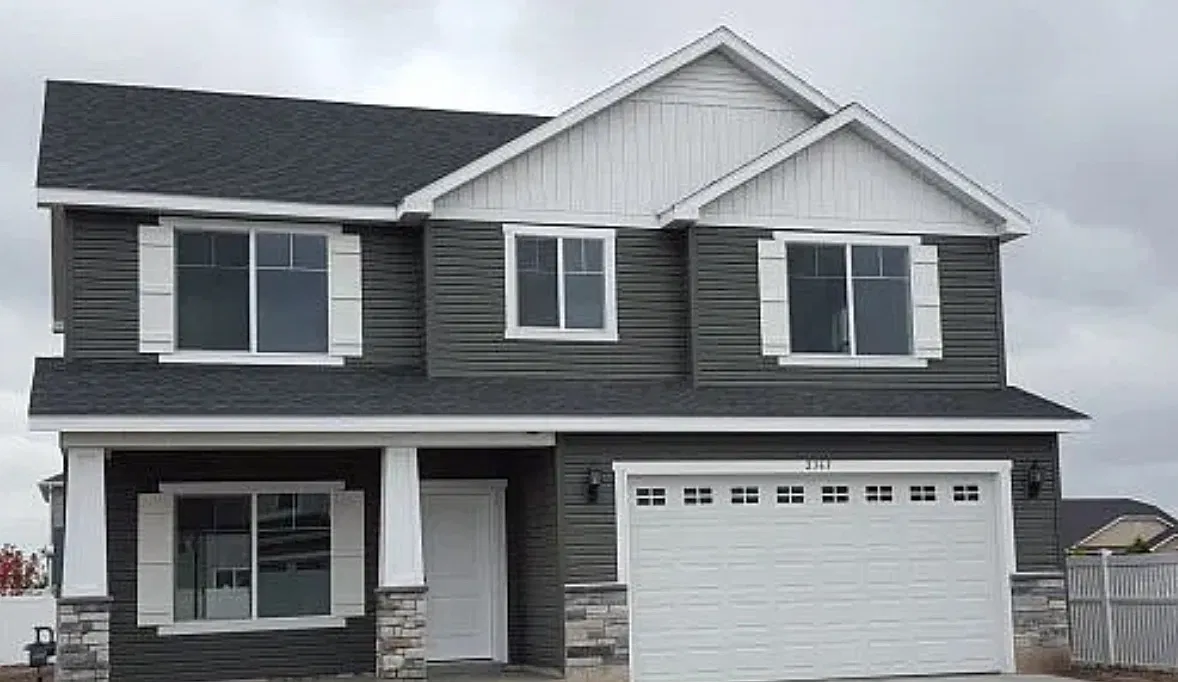 3 bed, 2.5 bath, 1800 sqft, $2,300 — Photo 1