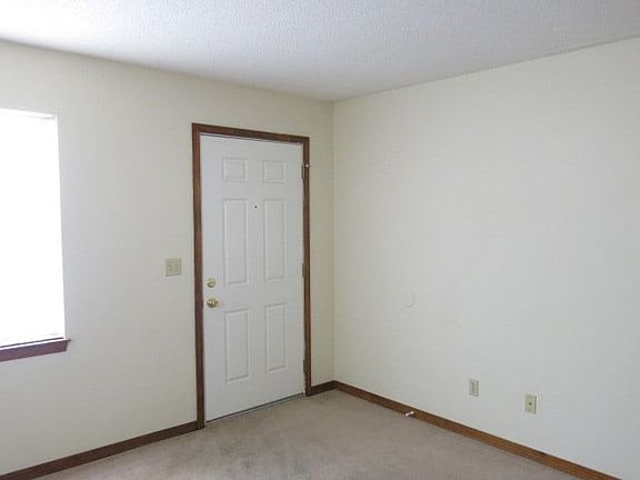 2nd image of 204 Davenport Rd APT 3
