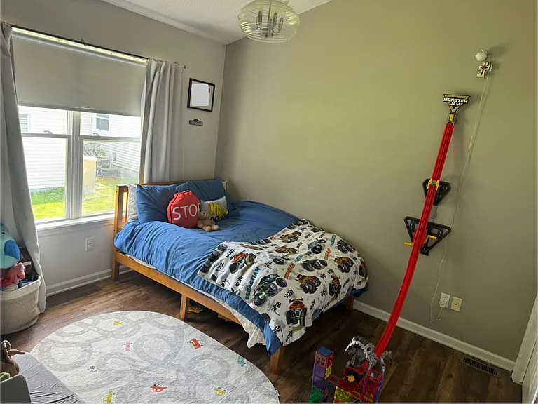 409 E Cherry St — Photo 15