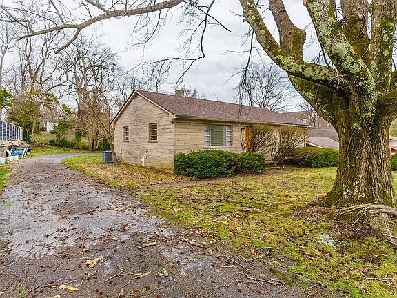 3rd image of 204 Eastway Dr