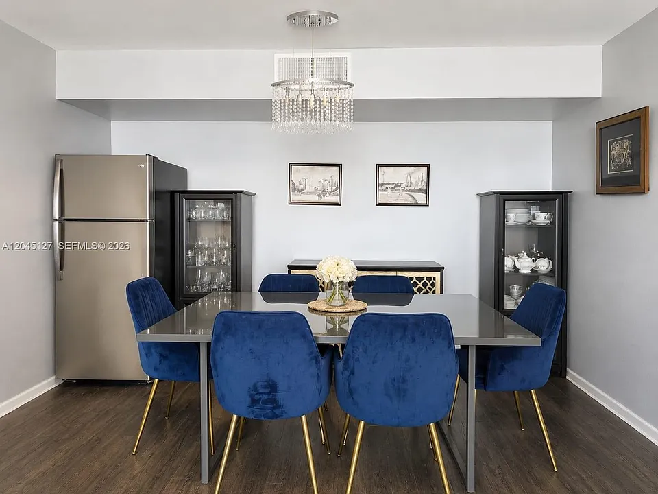 851 Three Islands Blvd #520