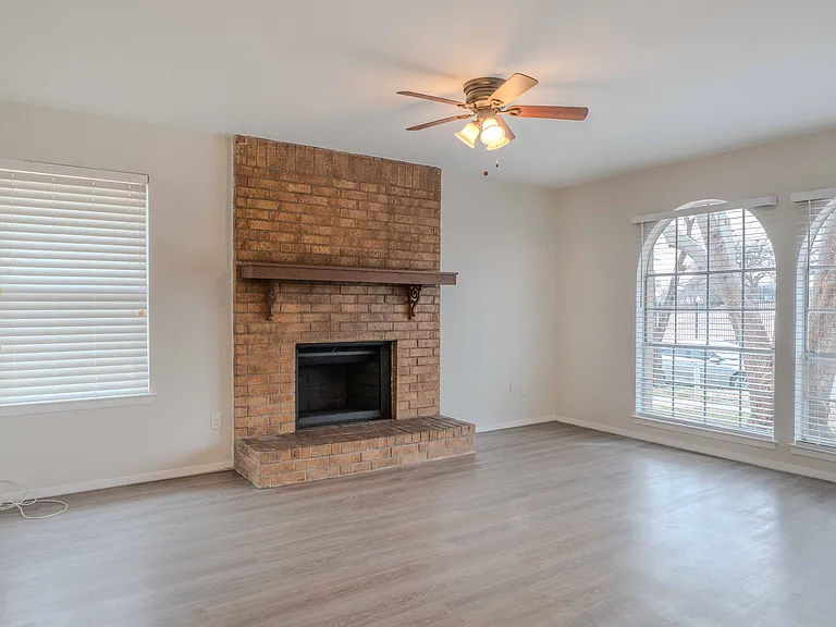 527 Crowley Rd — Photo 9