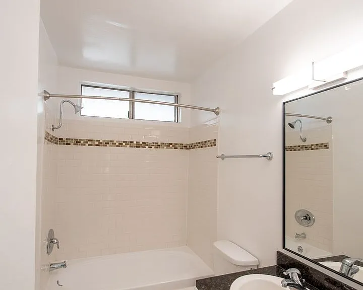 12241 Burbank Blvd — Photo 10