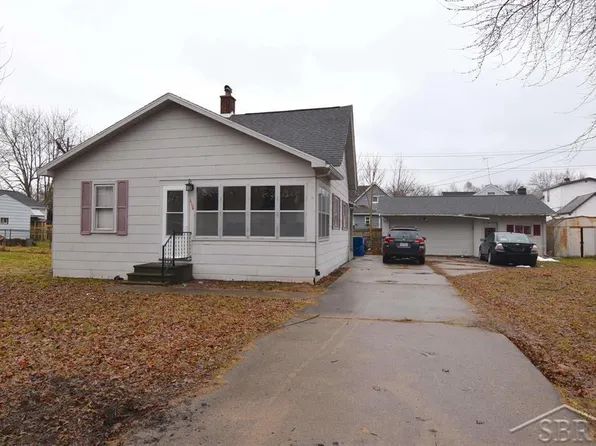 1106 Lewis St, Bay City, MI 48706