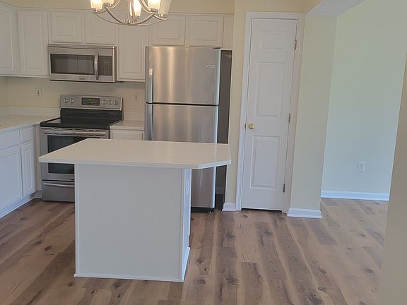 Eat-In Kitchen with Granite Countertops and Island, Stainless Steel Appliances