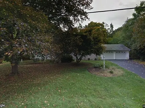 6 Greenfield Dr, Ansonia, CT 06401