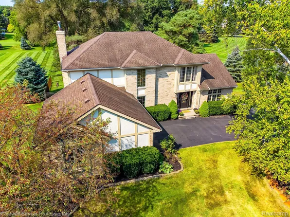 8268 Sashabaw Ridge Dr, Clarkston, MI 48348