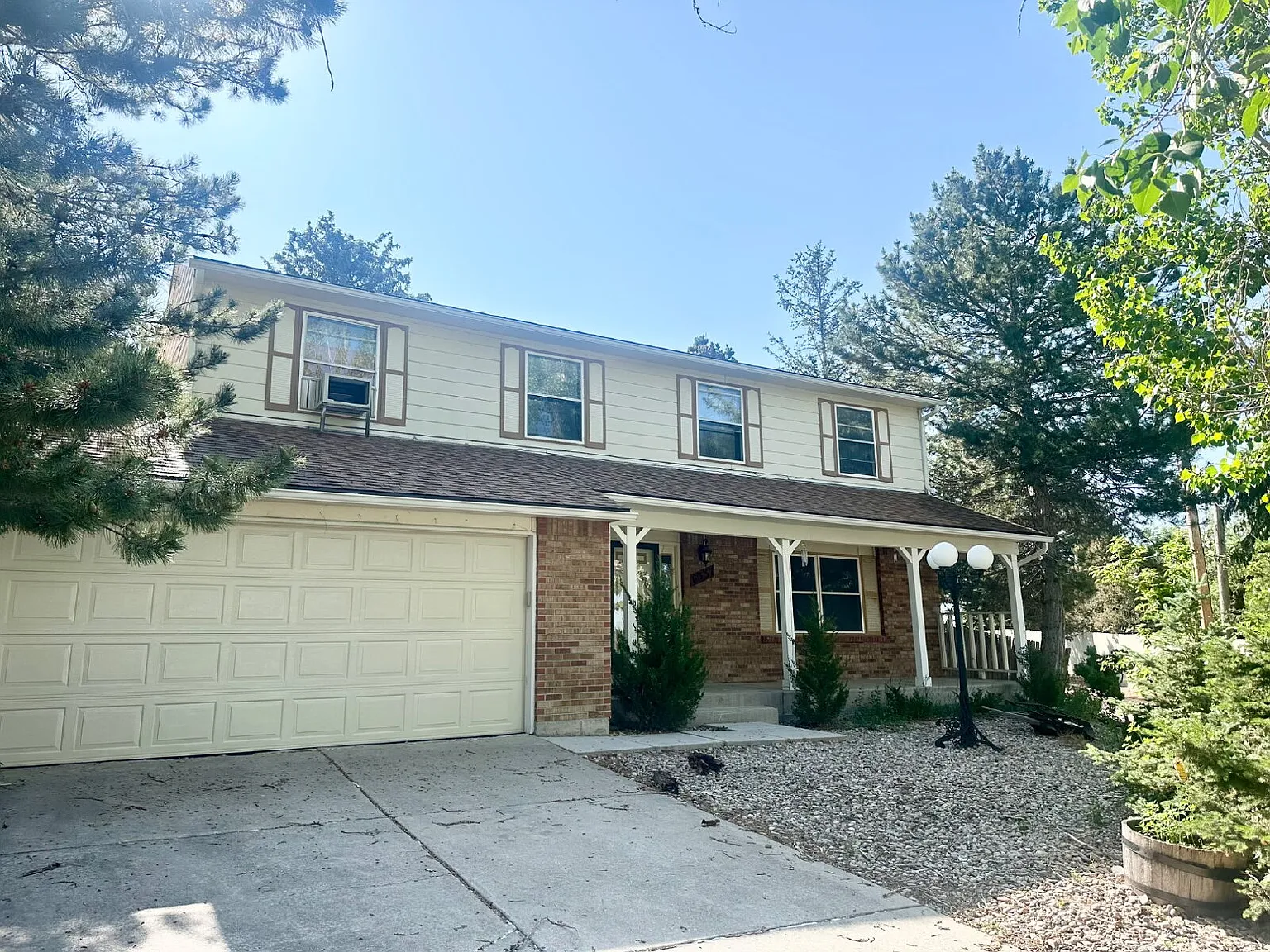 4 bed, 2.5 bath, 2188 sqft, $2,600 — Photo 1