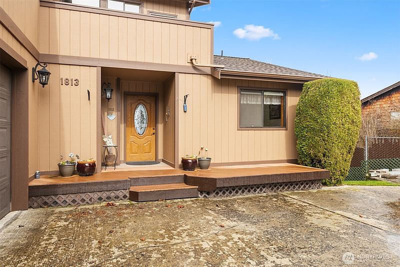 3rd image of 1813 E 3rd Street