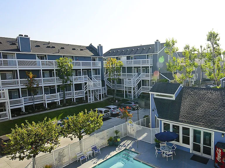 The Grand Terrace Apartments — Photo 4