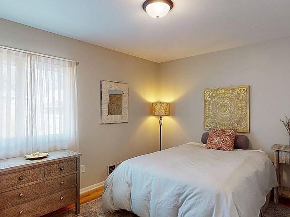 4th image of 2315 14th Ave NW