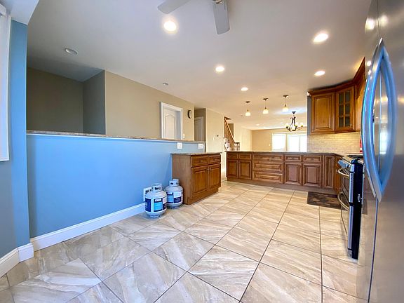 3rd image of 22 Kingsbridge Ave #2F