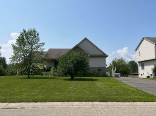 1436 Sand Piper Dr, Grand Blanc, MI 48439