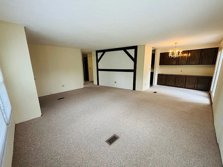 465 Underwood St — Photo 11