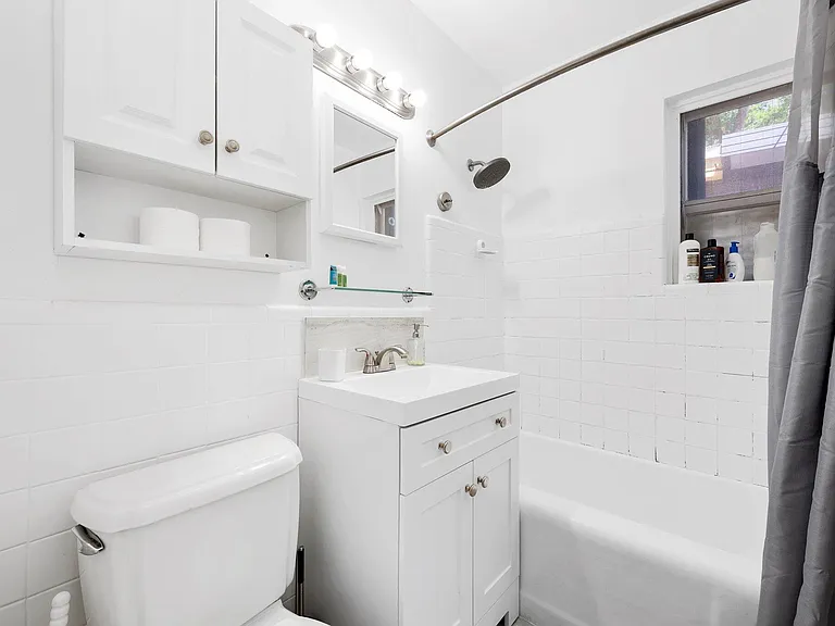 1140 SW 9th Ave — Photo 8