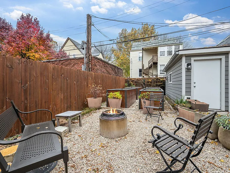 1252 W Carmen Ave #G — Photo 6