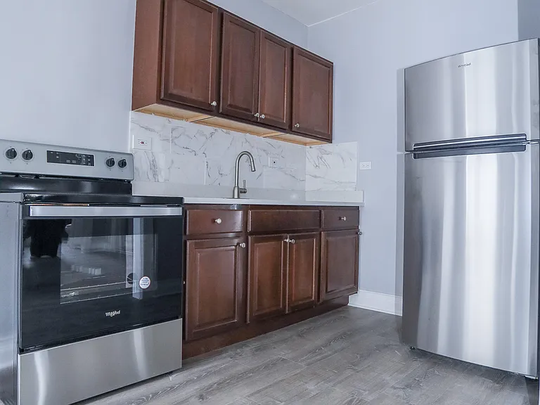 6956 N Ashland Blvd #306 — Photo 2