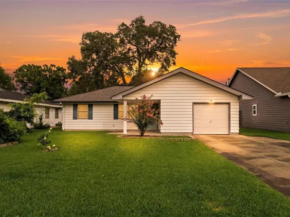1440 Avenue E, Nederland, TX 77627